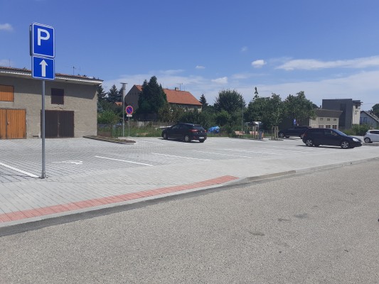 Parkoviště v ulici Družstevní
